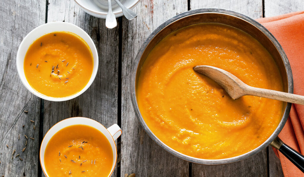 Sopa de zanahoria, el toque elegante en tu mesa