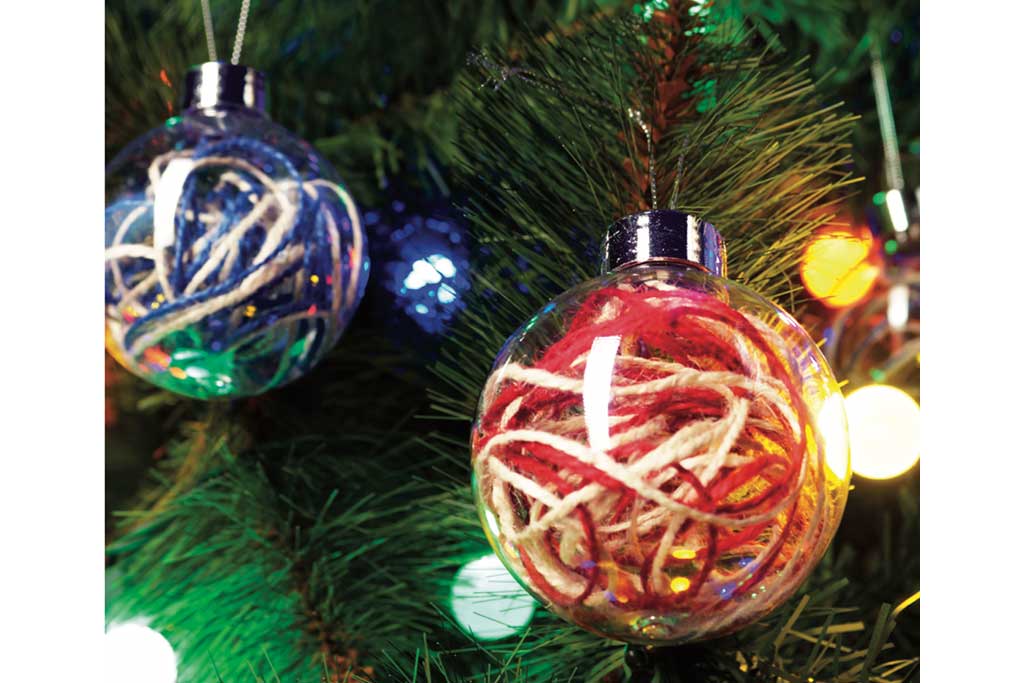 haz esferas con mecates para arreglar tu árbol de Navidad